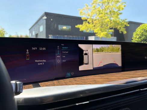 Used 2025 Cadillac Escalade Sport Platinum AWD/4WD image 22