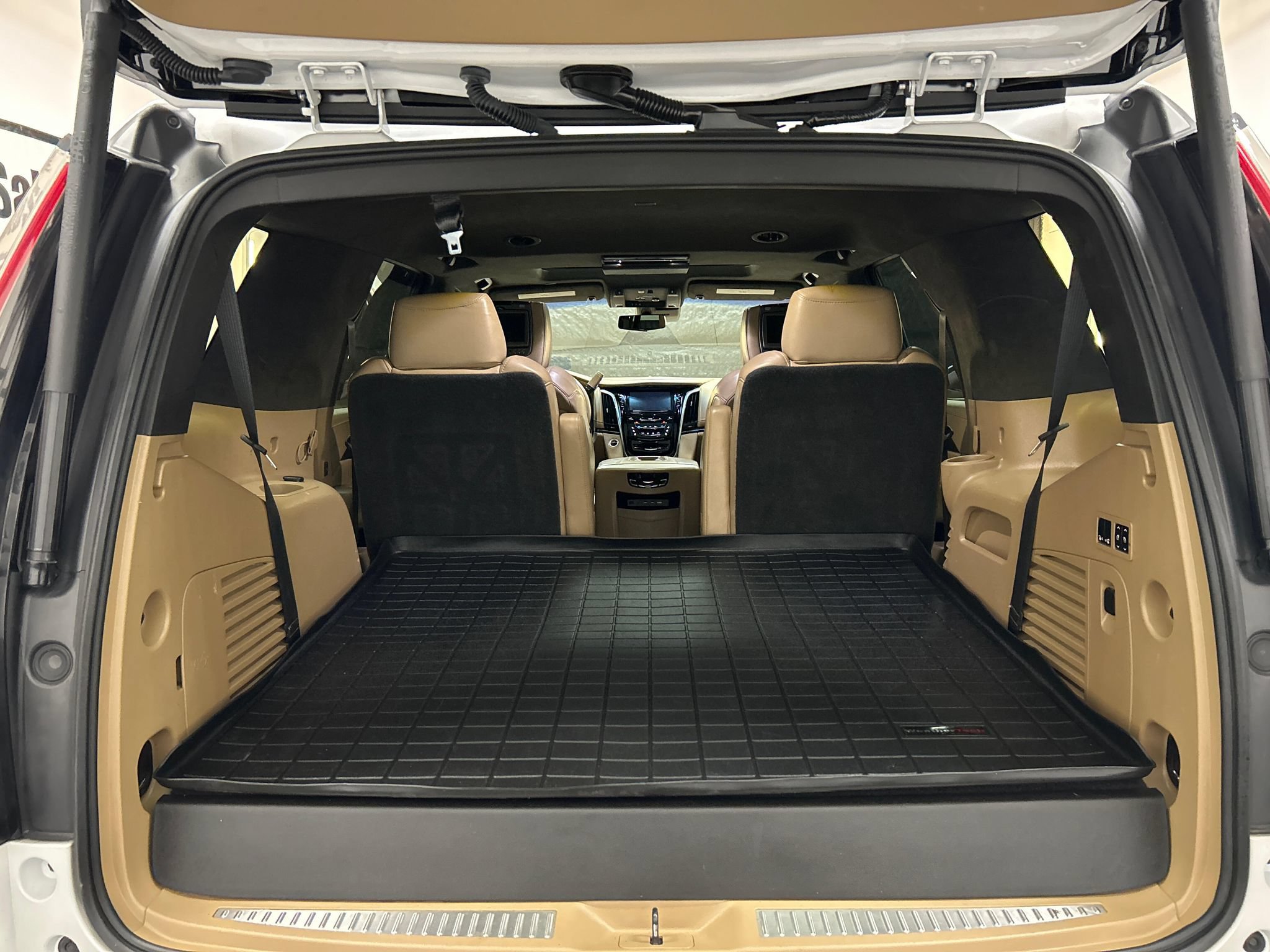 Used 2018 Cadillac Escalade Platinum AWD/4WD image 13