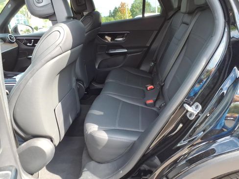 Used 2025 Mercedes-Benz GLC 300 4MATIC image 12
