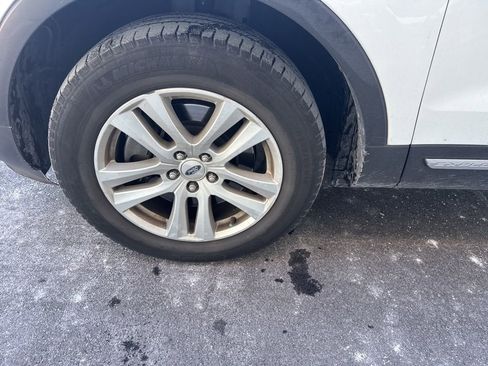 Used 2018 Ford Explorer XLT image 9