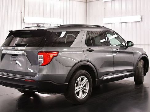 Used 2024 Ford Explorer XLT AWD/4WD image 8