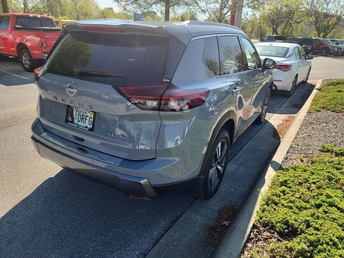 Used 2024 Nissan Rogue SL image 5