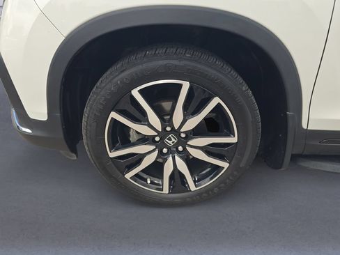 Used 2021 Honda Pilot Touring image 11