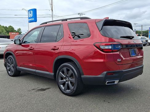Used 2023 Honda Pilot Sport image 6