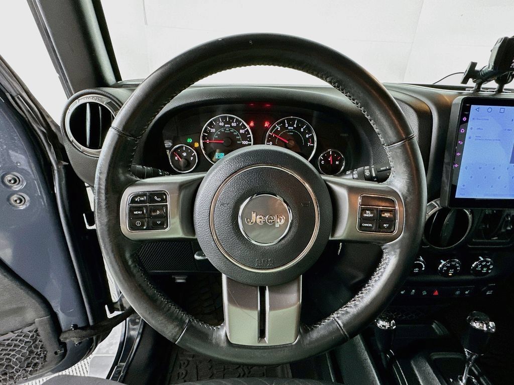 Used 2018 Jeep Wrangler Unlimited Sahara AWD/4WD image 18