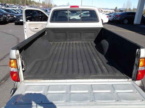 Used 2001 Toyota Tacoma 2WD Xtracab image 10