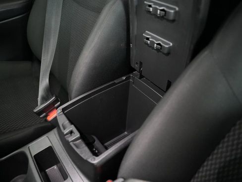 Used 2021 Nissan Rogue Sport S image 29