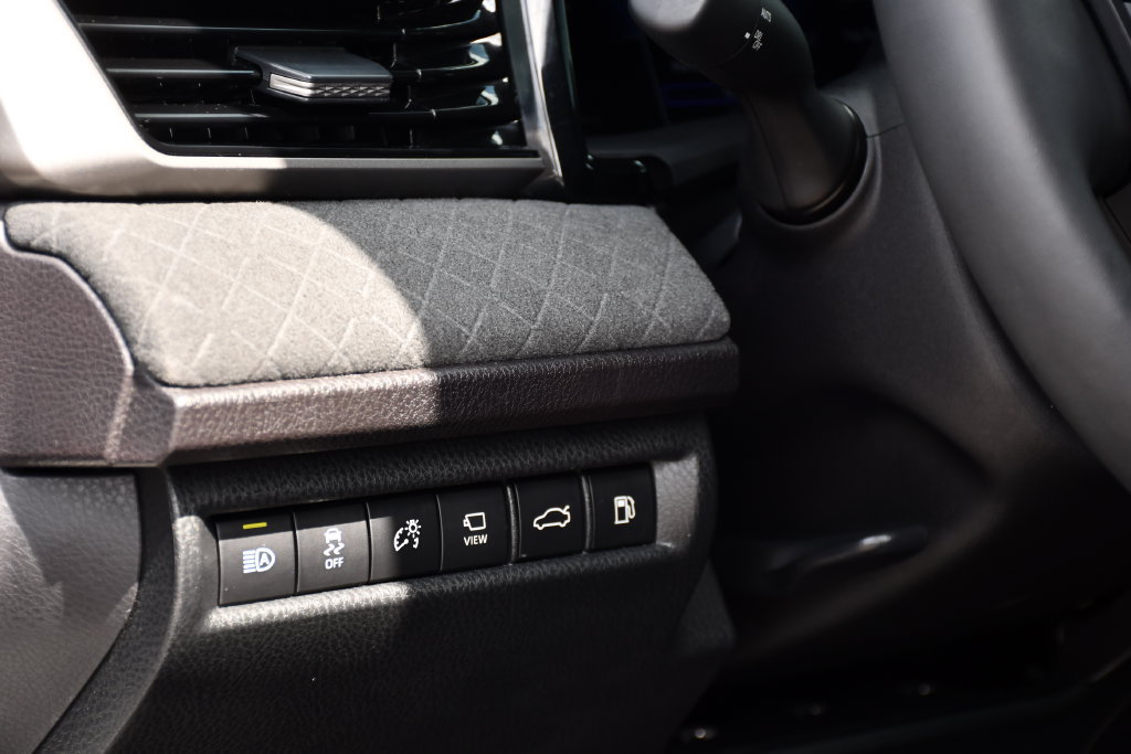 Used 2025 Toyota Camry XLE w/ Premium Plus Package FWD image 14