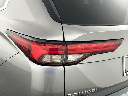 Used 2024 Mitsubishi Outlander SE FWD image 26