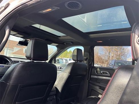 Used 2018 Ford Explorer Sport w/ Ford Safe & Smart Package image 7