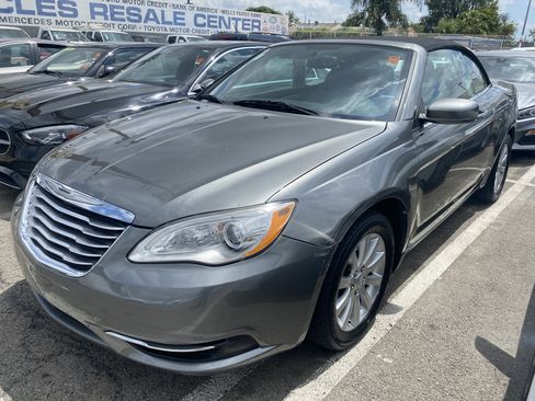 Used 2013 Chrysler 200 Touring w/ Cold Weather Group FWD image 2