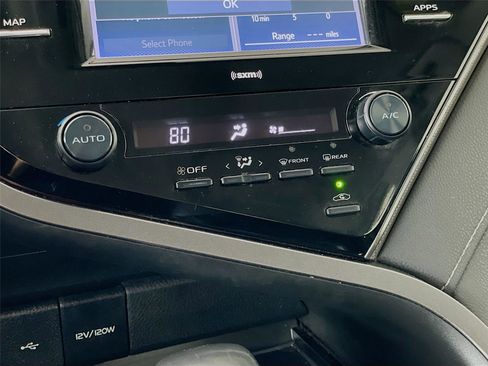 Used 2020 Toyota Camry SE FWD image 18