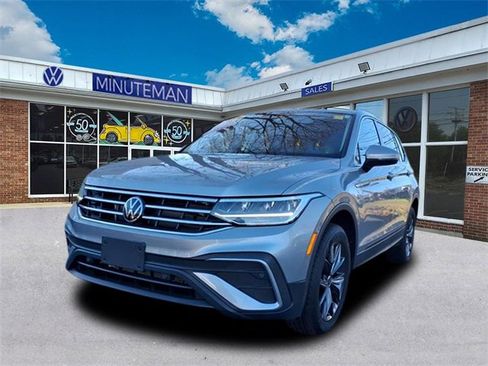 Certified 2023 Volkswagen Tiguan SE image 1