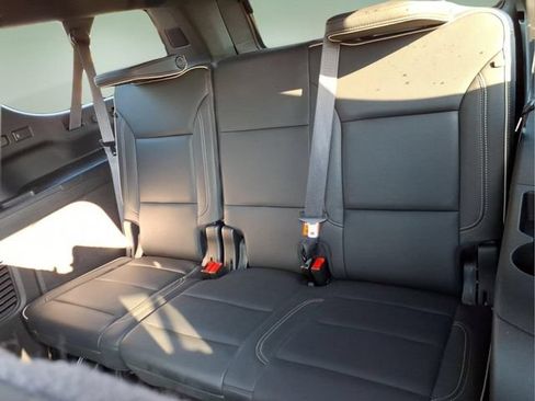 Used 2023 Chevrolet Suburban Premier w/ Advanced Technology Package AWD/4WD image 14