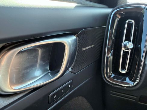 Certified 2025 Volvo EX40 Ultra AWD/4WD image 16