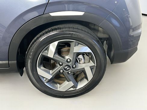 Used 2023 Hyundai Venue Limited w/ Cargo Package FWD image 11