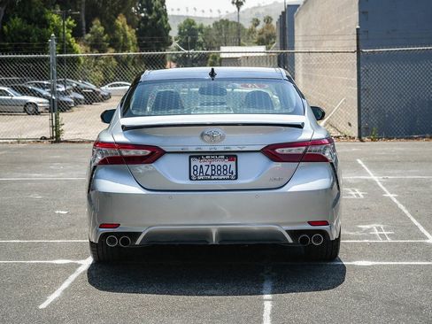 Used 2018 Toyota Camry XSE w/ Driver Assist Package FWD image 5