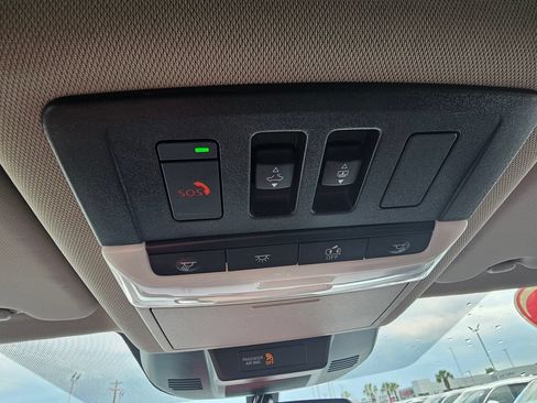 Certified 2025 Nissan Rogue Platinum w/ Platinum Premium Package FWD image 32