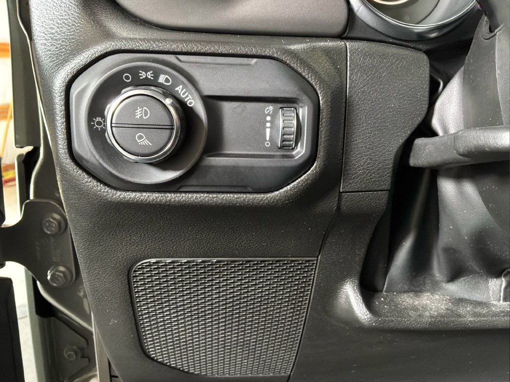 Certified 2023 Jeep Gladiator Sport AWD/4WD image 22