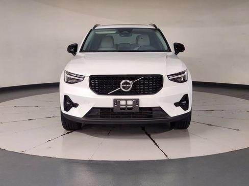 Certified 2026 Volvo XC40 B5 Plus AWD/4WD image 8