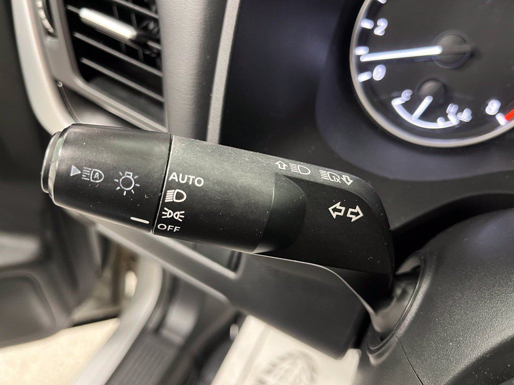 Used 2023 Nissan Rogue SV AWD/4WD image 31