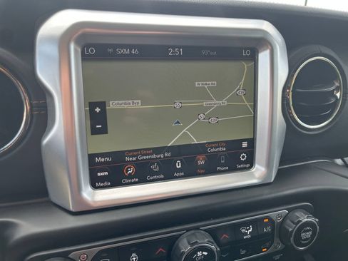 Used 2022 Jeep Wrangler Unlimited Sahara AWD/4WD image 18