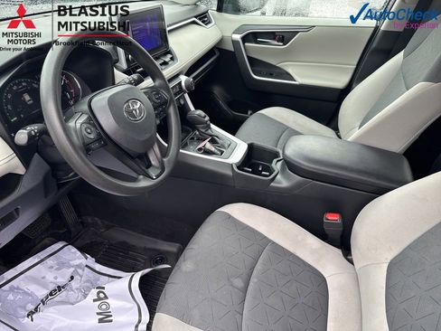 Used 2023 Toyota RAV4 XLE AWD/4WD image 19