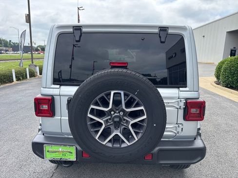 Used 2024 Jeep Wrangler Unlimited Sahara AWD/4WD image 28