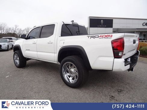 Used 2018 Toyota Tacoma TRD Off-Road image 6