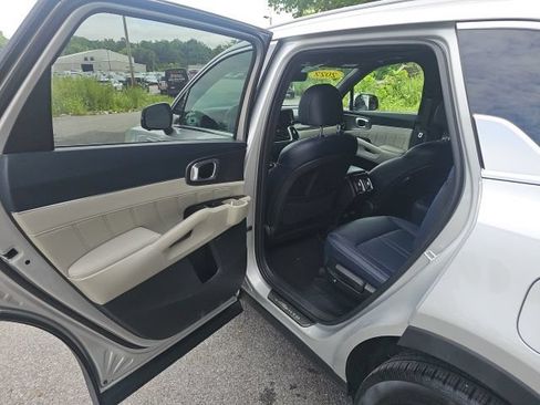 Used 2022 Kia Sorento SX Prestige w/ Panoramic Sunroof Package AWD/4WD image 18