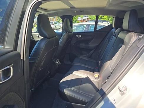 Used 2025 Volvo XC40 B5 Plus AWD/4WD image 6