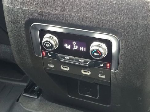 Used 2021 GMC Yukon SLT w/ SLT Luxury Plus Package image 22