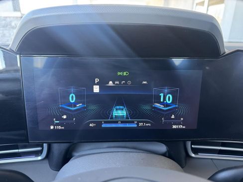 Used 2024 Hyundai Elantra SEL image 9