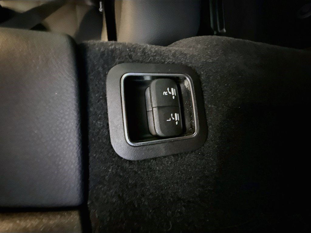 Used 2025 Mercedes-Benz GLS 450 4MATIC image 43