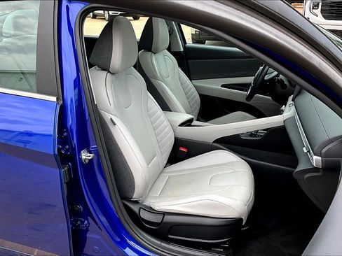 Used 2023 Hyundai Elantra Limited w/ Cargo Package image 10