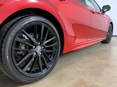 Used 2022 Toyota Camry XSE image 9