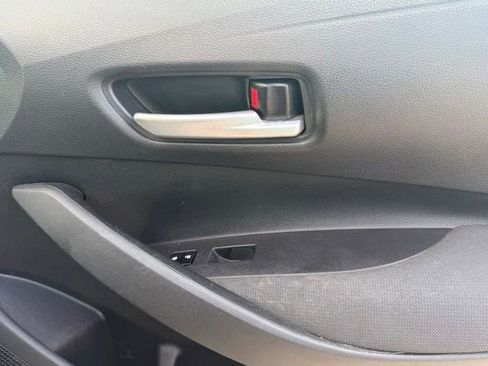 Used 2021 Toyota Corolla LE FWD image 14