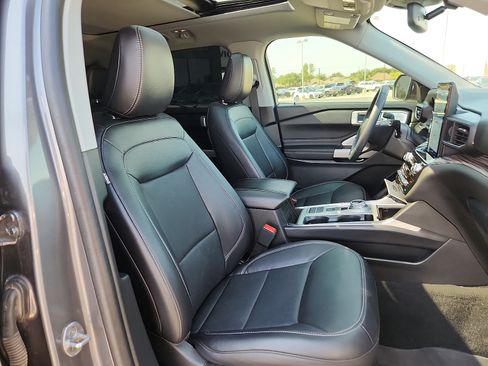 Used 2023 Ford Explorer Limited w/ Limited Technology Package RWD image 15