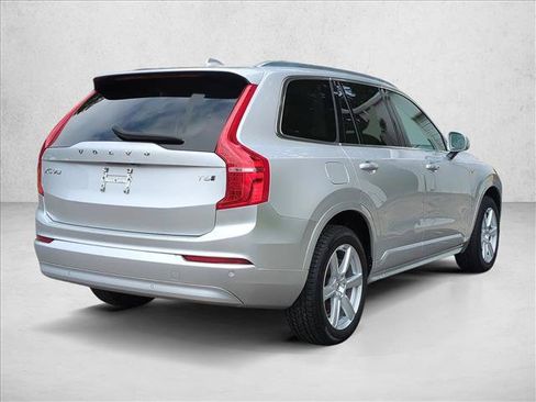 Used 2022 Volvo XC90 T6 Momentum AWD/4WD image 5
