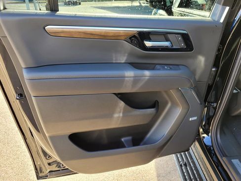 New 2026 Chevrolet Suburban High Country AWD/4WD image 10