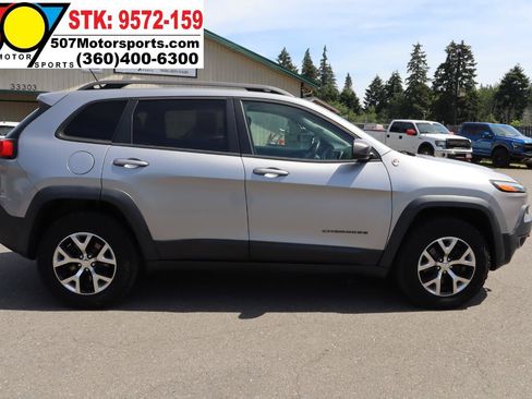 Used 2015 Jeep Cherokee Trailhawk AWD/4WD image 9