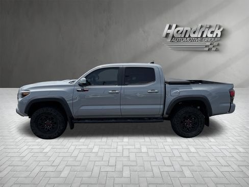 Used 2017 Toyota Tacoma TRD Pro AWD/4WD image 8