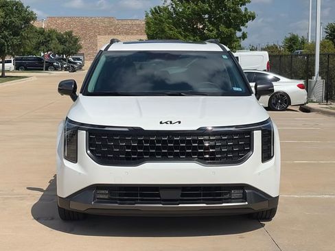 Used 2025 Kia Carnival SX Prestige image 2