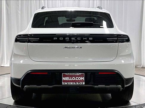Used 2025 Porsche Macan 4S Electric image 9