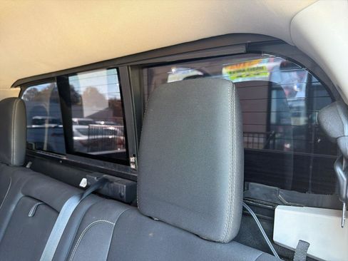 Used 2017 Nissan Titan SV AWD/4WD image 36