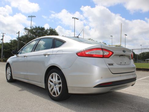 Used 2016 Ford Fusion SE FWD image 5