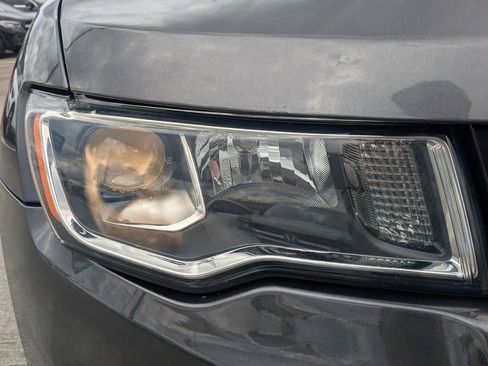 Used 2018 Jeep Grand Cherokee Laredo image 19