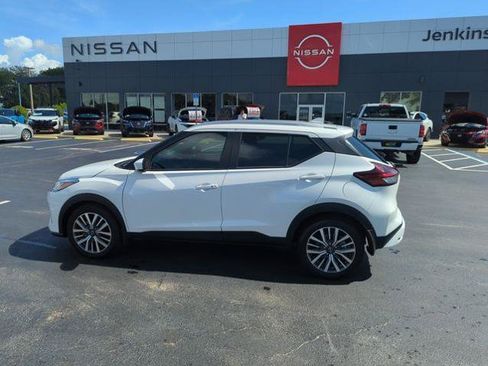 Certified 2024 Nissan Kicks SV FWD image 10