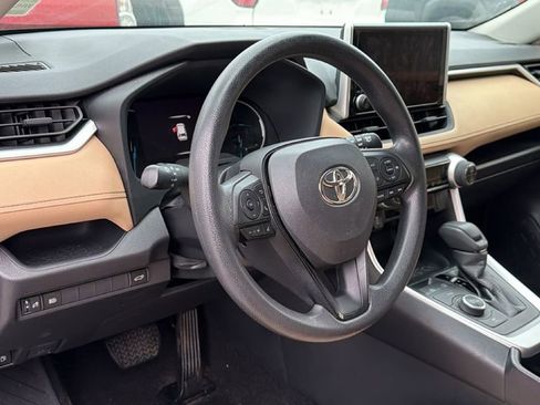 Used 2023 Toyota RAV4 XLE w/ Convenience Package image 15