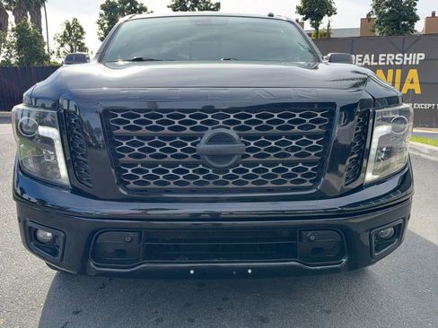Used 2019 Nissan Titan SV w/ SV Convenience Package image 11